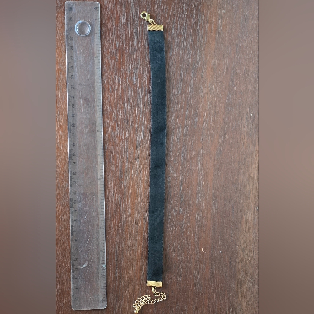 Vintage Black Velvet Choker Necklace - Picture 2 of 4